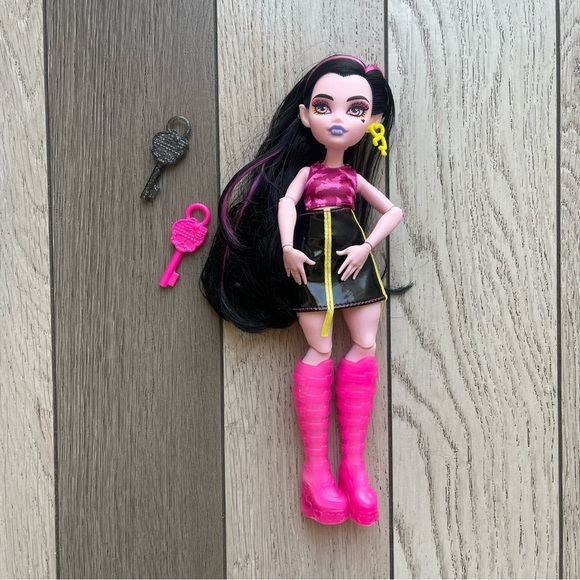 Monster High Skulltimate Secrets Fearidescent Draculaura Doll - Picture 3 of 6